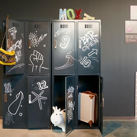ホテル Moxy Amsterdam Schiphol Airport ﾎｰﾌﾄﾞﾛｰﾌﾟ エクステリア 写真