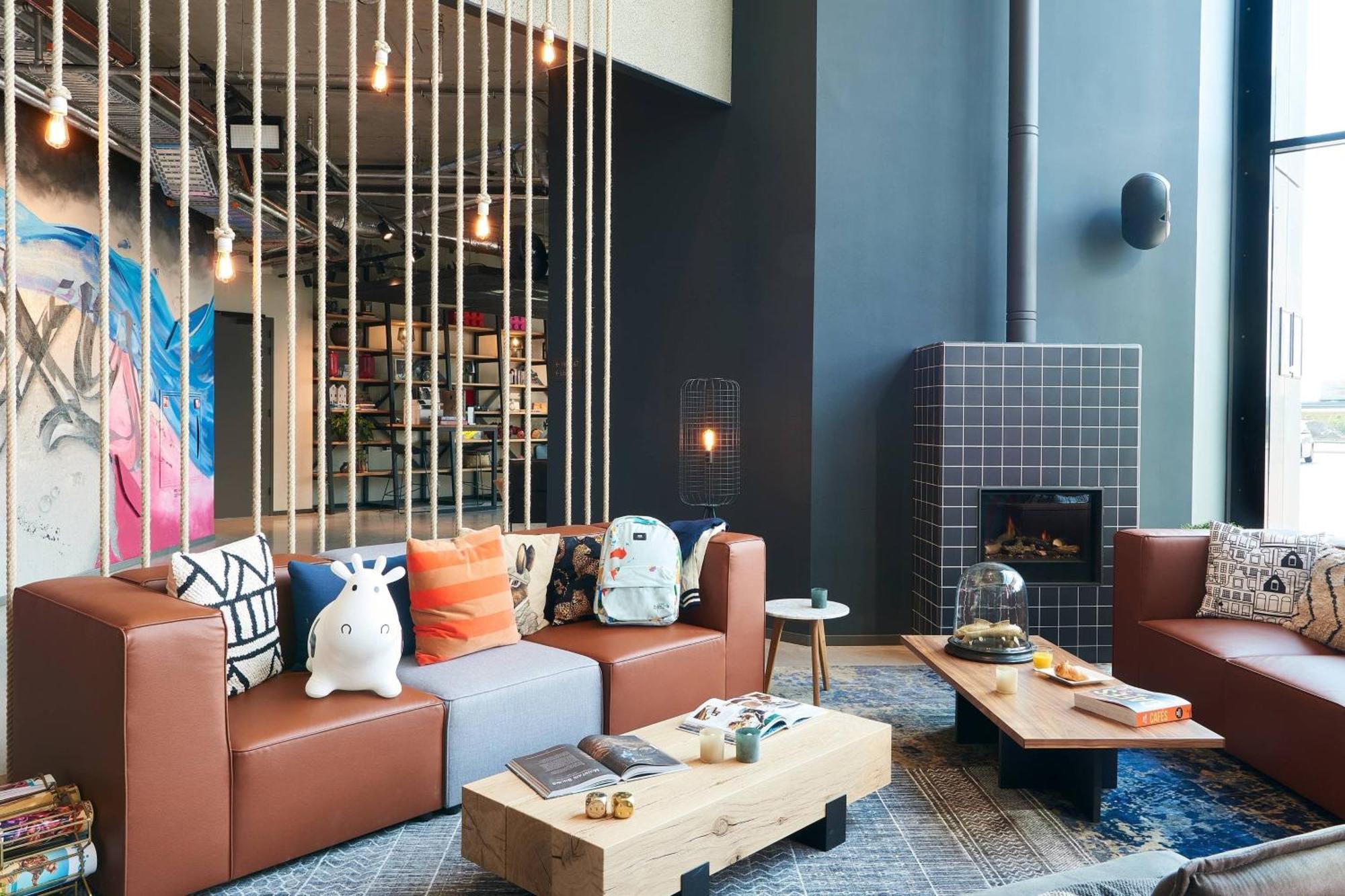ホテル Moxy Amsterdam Schiphol Airport ﾎｰﾌﾄﾞﾛｰﾌﾟ エクステリア 写真