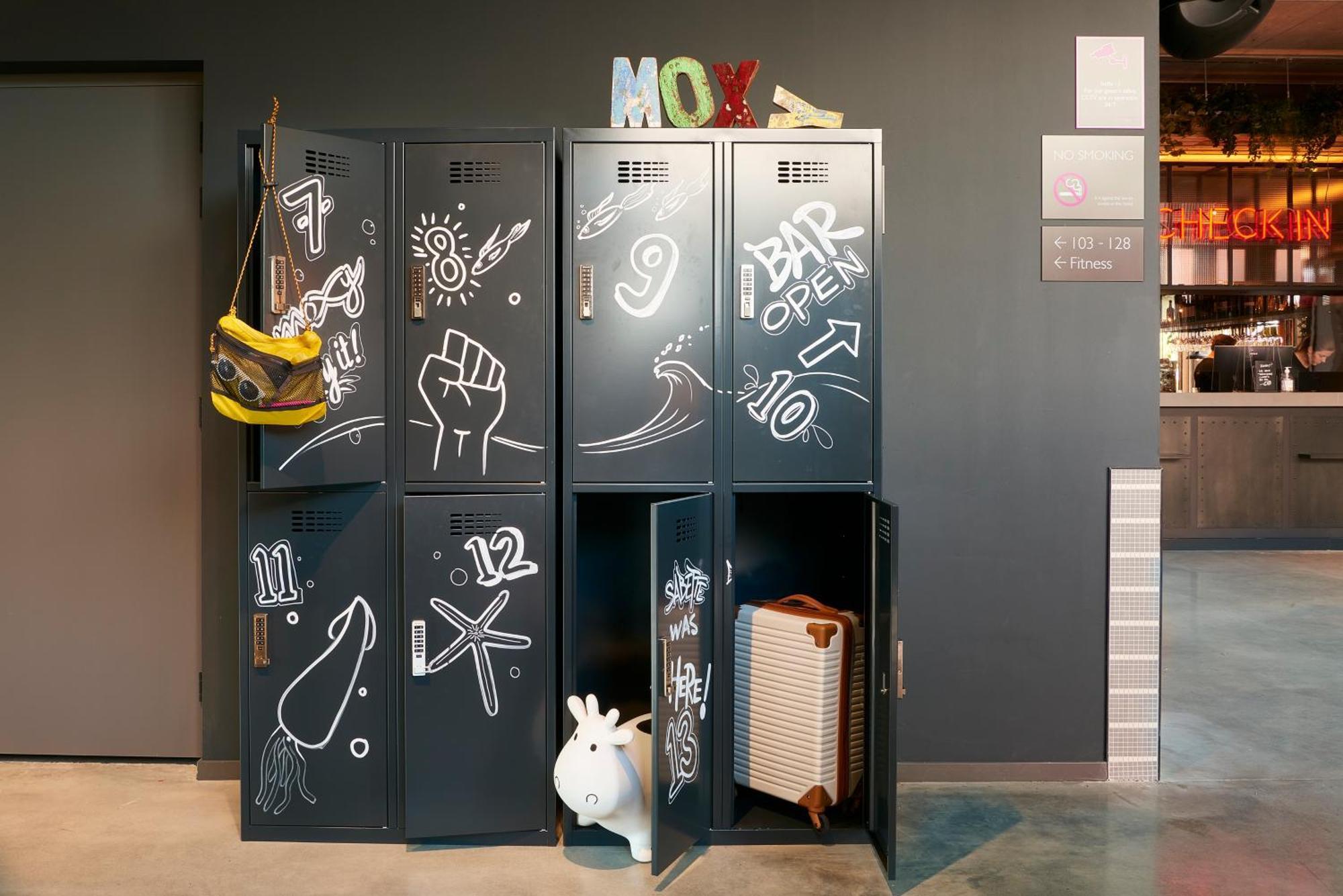 ホテル Moxy Amsterdam Schiphol Airport ﾎｰﾌﾄﾞﾛｰﾌﾟ エクステリア 写真